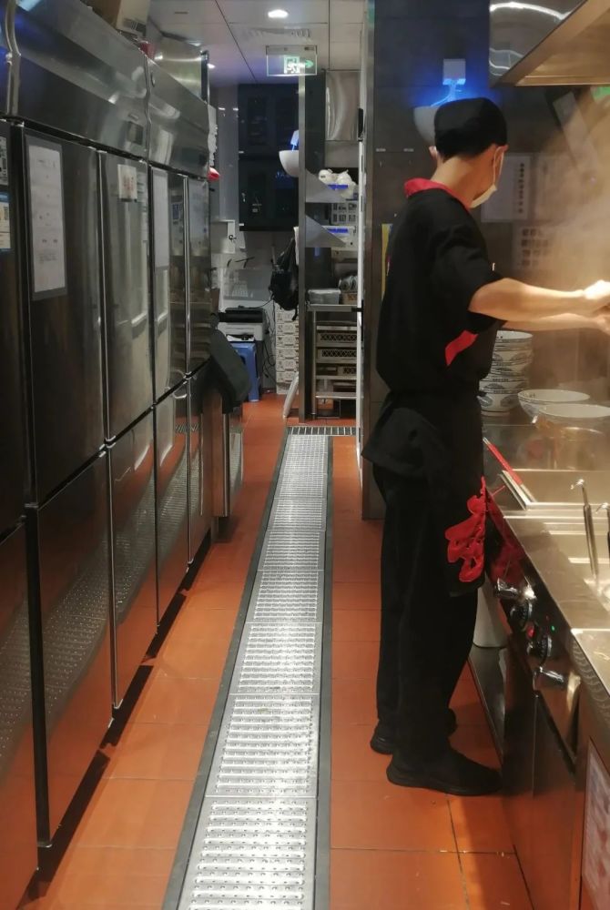 外卖后厨曝光～市区这些店可以放心点,这些店看着很糟心_腾讯新闻