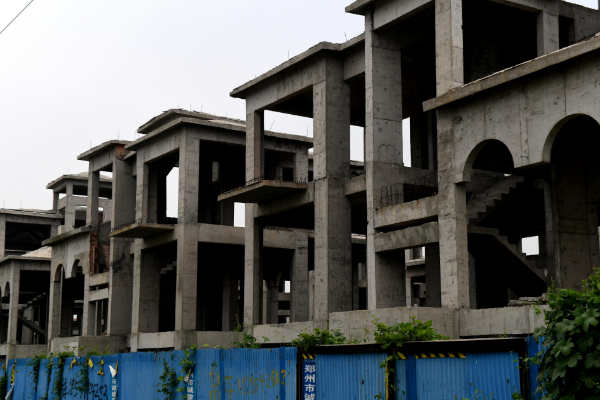 山西"百栋别墅"惨遭烂尾,因无证开发让业主受害,如今现状荒凉