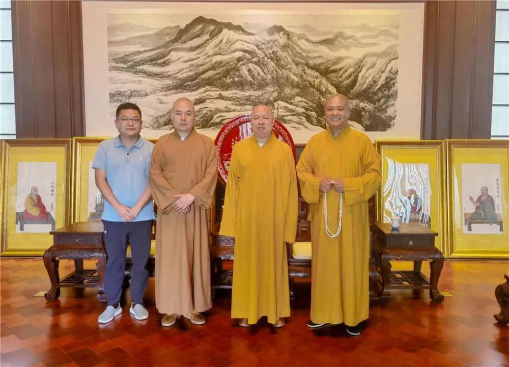 大兴善寺方丈宽旭大和尚,宝鸡法门寺住持,陕西佛学院院长宽严法师等