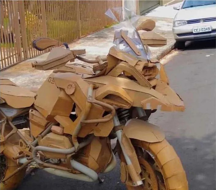 羽量级水鸟,由纸板制成的宝马 r1200gs adventure_腾讯新闻