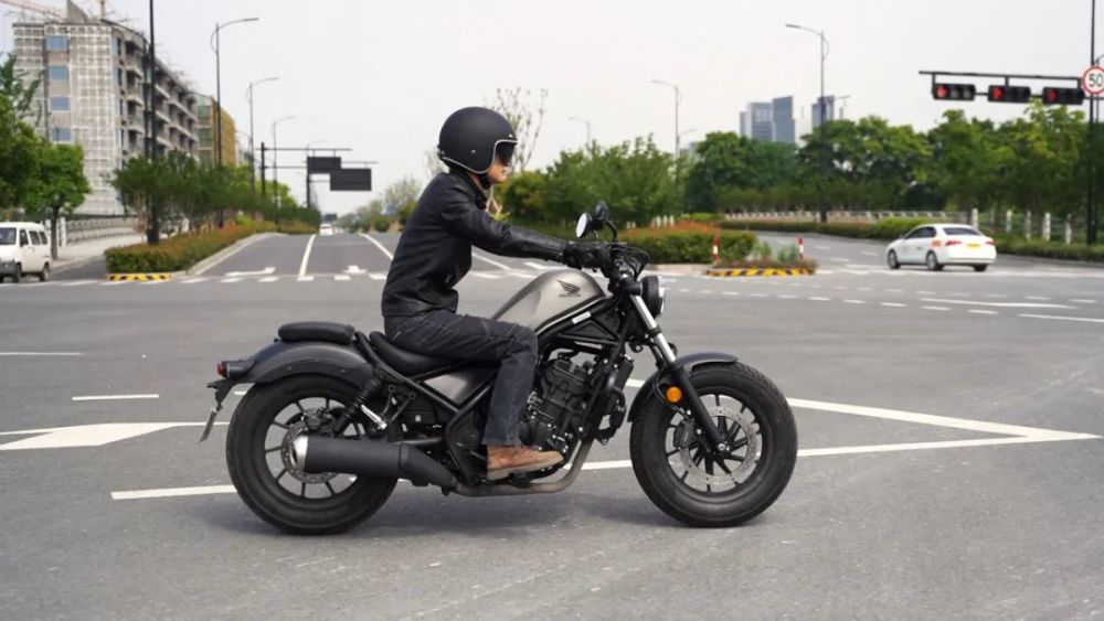 呆子测评|本田cm300:好难等的新手入门车_腾讯新闻