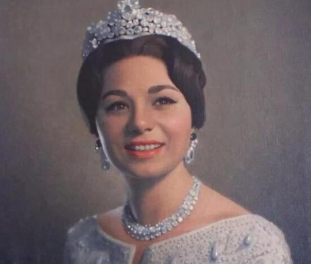 王后,诞下王储把持朝政,如今却带5子借钱度日|法拉赫·巴列维