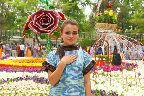 乌兹别克斯坦纳曼干鲜花节开幕