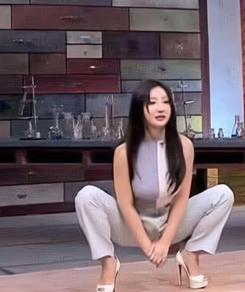 40岁的柳岩为何还没人追看到她做深蹲许多人得到了答案