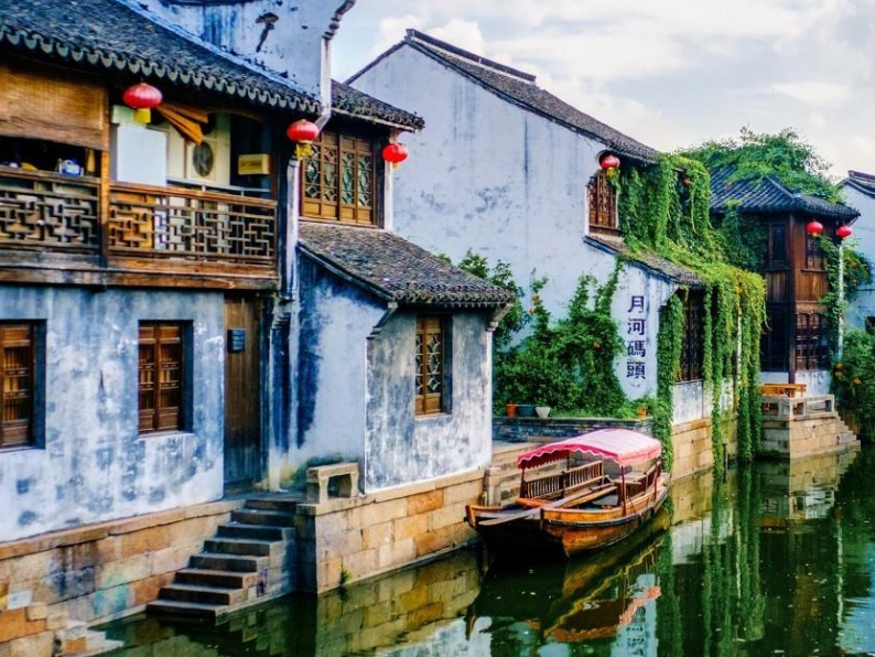 各位观众,你们对花瓷古镇还有什吗其他的看法么?