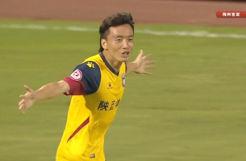 卓左路发动反击,26号马俊亮传中杨贺头球破门为陕西长安竞技打破僵局