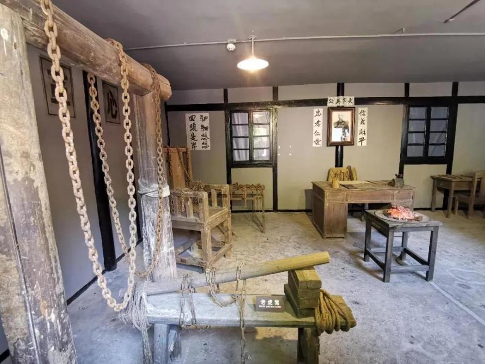 距离解放重庆仅三天,渣滓洞白公馆的革命志士为何没能营救出来?