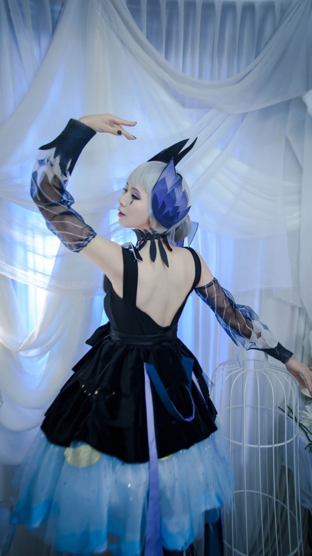 cos美图:小乔 天鹅之梦 黑暗而优雅
