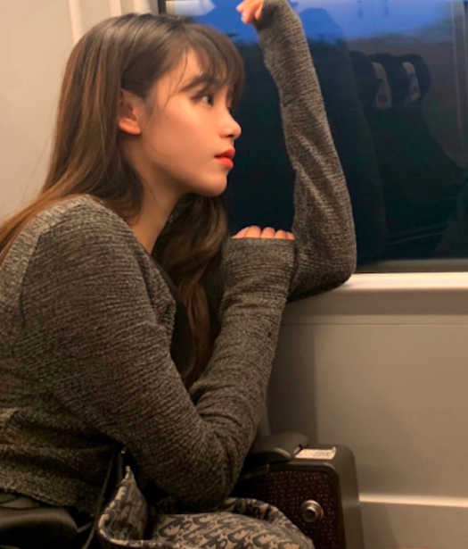 半藏森林晒侧颜杀微博里除了茶艺没别的这就是第一网红的手段