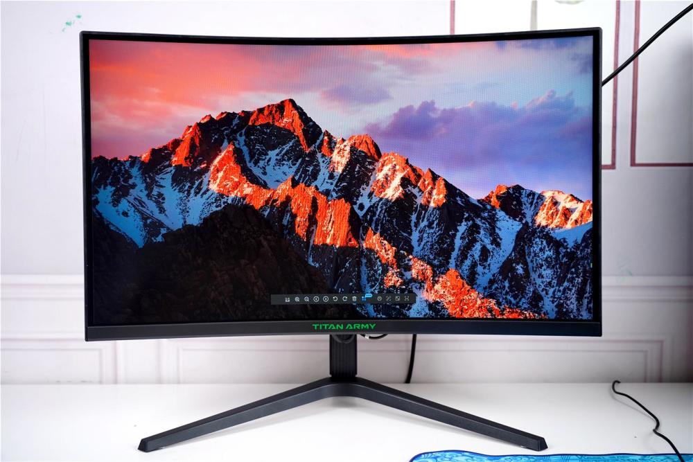 目前我们通常接触的显示器一般是60hz的刷新率,往上还有75hz,100hz