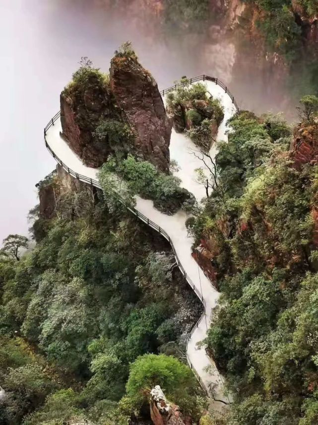 湘粤五指峰,莽山神仙路