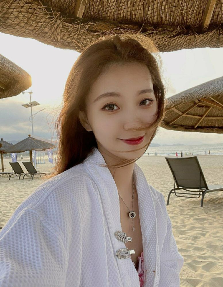 美范子铭与女友黄逸辉畅游三亚北京首钢距淘汰广东只差3秒