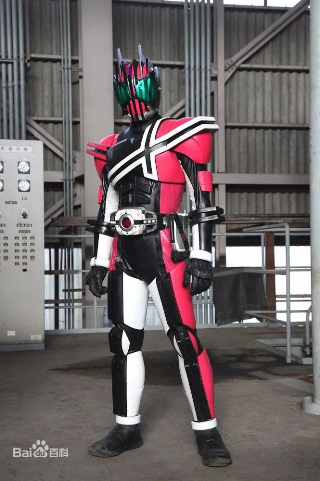 的破坏者"身份后的门矢士使用"decade驱动器",配合骑士卡片"假面驾驭