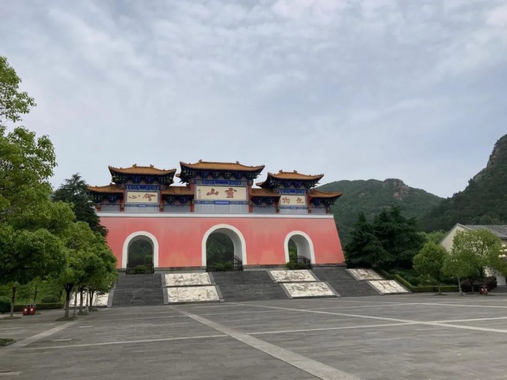 灵山县有多少人口_广西灵山一家三口遭灭门另有不明身份男子坠亡