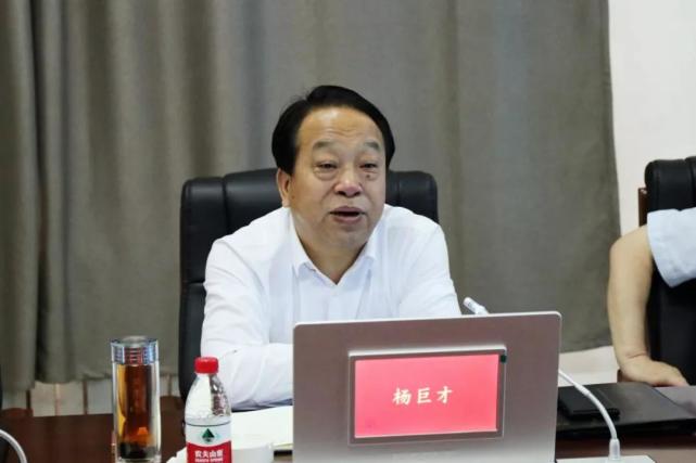 杨巨才在吕梁建龙开展入企服务