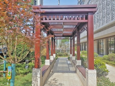 伊河路华山路口袋公园内的休闲连廊