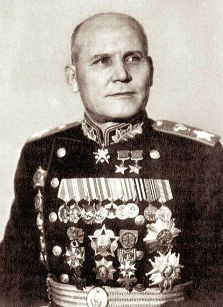 科涅夫元帅指挥伟大的苏联红军对撤退的中央集团的大追击