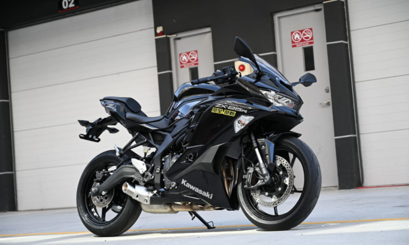 四缸400cc回归 川崎zx 4r Cg街车渲染图流出 腾讯新闻 中国摩托资讯网