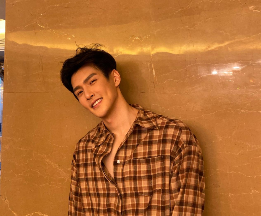 青3选手彦希酒后偷窃店主晒监控证实身份彦希回应已经付过钱