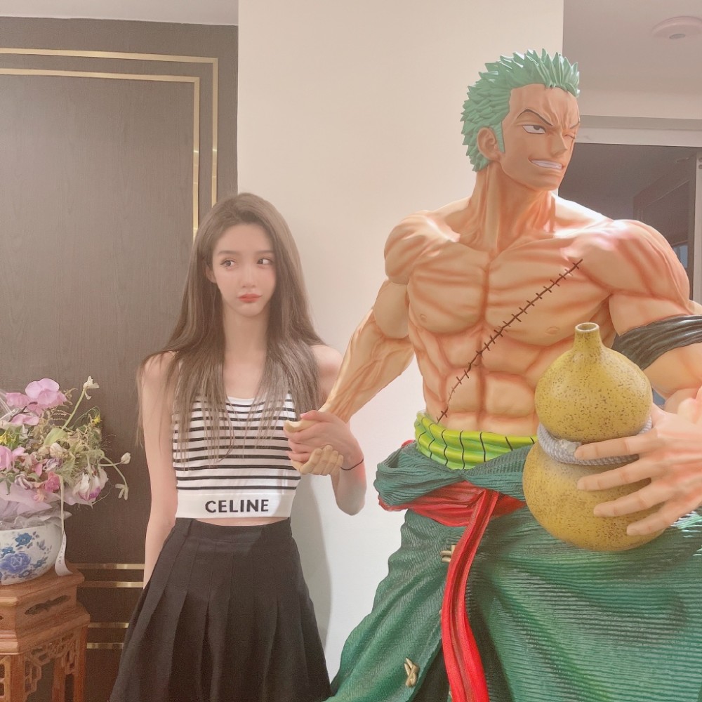 男人身份后胸部平坦还有腹肌,网红艾比仍是男儿身 - 艾伦佩吉腹肌照片