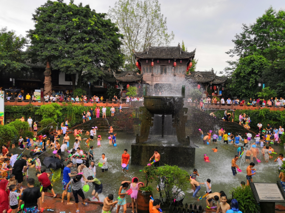 成都适合避暑的3个古镇,风光好环境美没门票,孩子老人也适合