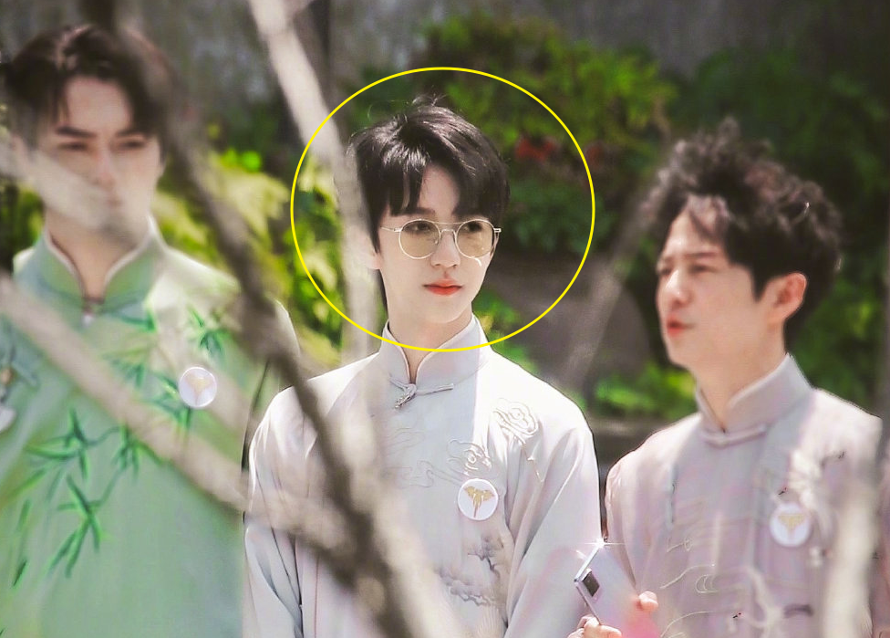 严浩翔贺峻霖《快本》同框路透,同是00后爱豆,这颜值差得有点远_腾讯