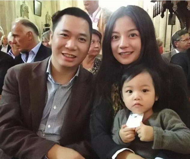 赵薇黄有龙疑似婚变?男方删除恩爱微博,