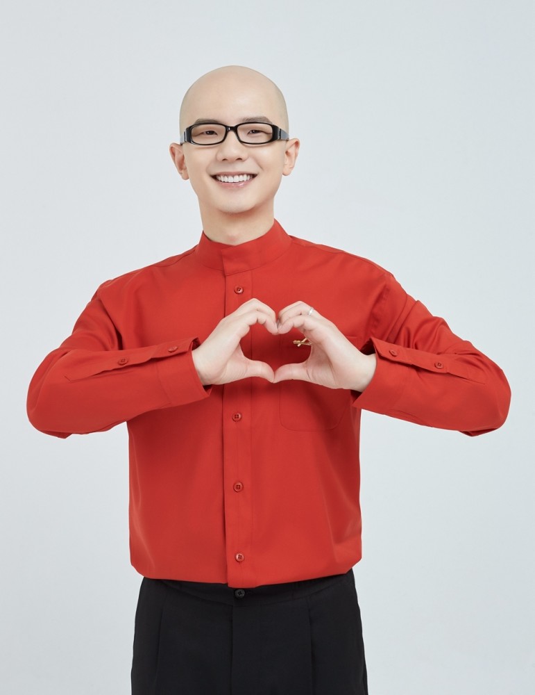 2012年夏天,一曲《我爱你中国》惊艳众人,歌手平安以极致高音的驾驭力