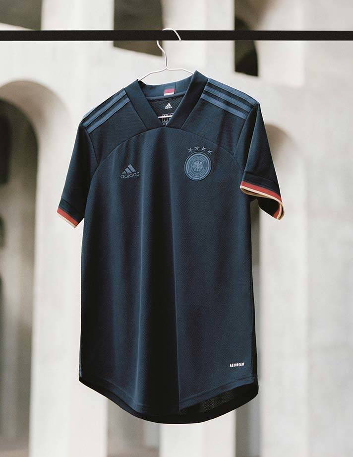 欧洲杯球衣最后一组德国战车绝美客场战袍葡萄牙主场褒贬不一