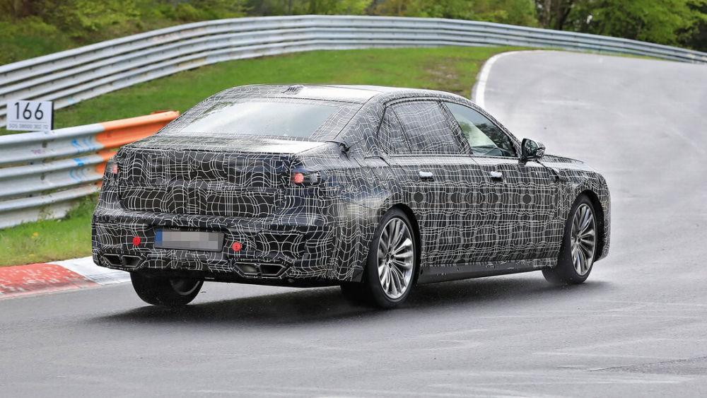 奔驰s能笑多久?全新宝马7系谍照曝光