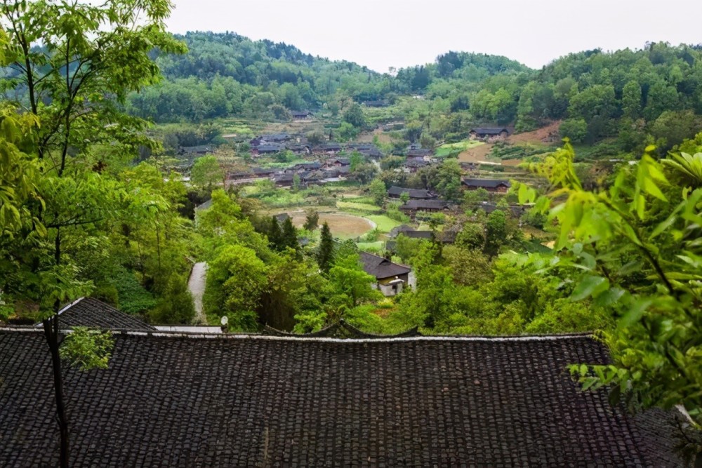 在彭水,有歷史悠久,古樸原始的鬱山古鎮鬱山古鎮位於渝東南與湖南