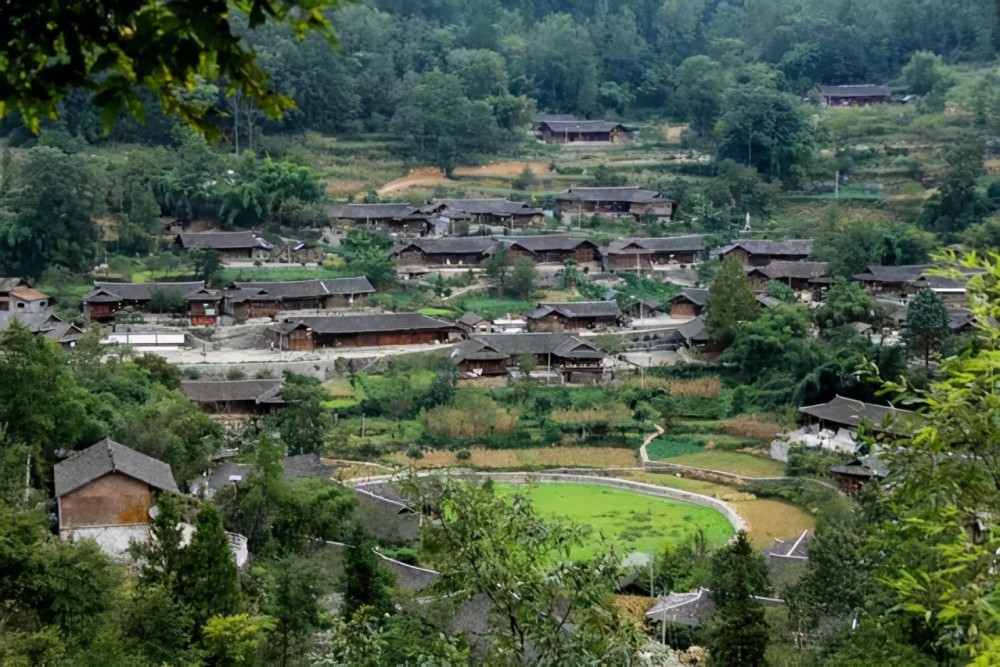 在彭水,有歷史悠久,古樸原始的鬱山古鎮鬱山古鎮位於渝東南與湖南