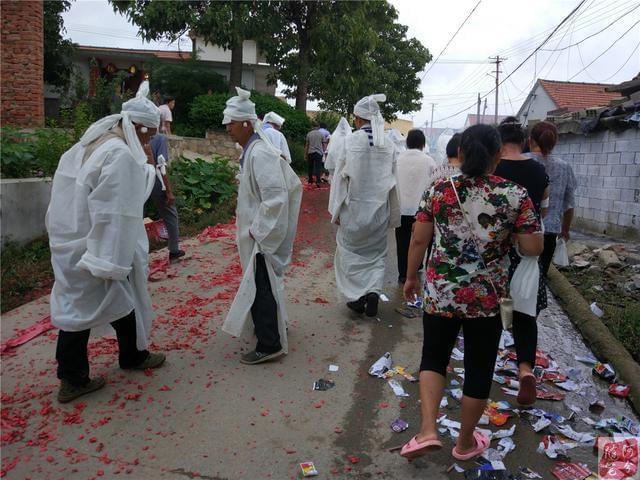 為何農村忌諱熱死熱埋還要辦3天或百日才出殯甚至數十年不葬