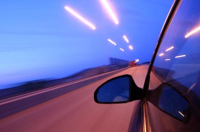 不过坐在副驾驶上的危险系数也不小,如果车主的开车技术好的话那么副