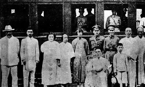 驻国民党顾问鲍罗廷及共产国际代表维经斯基,罗易等, 在中国直接执行