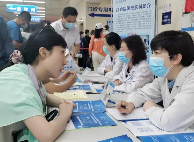 阴雨天要不要防晒?听皮肤科专家给你说