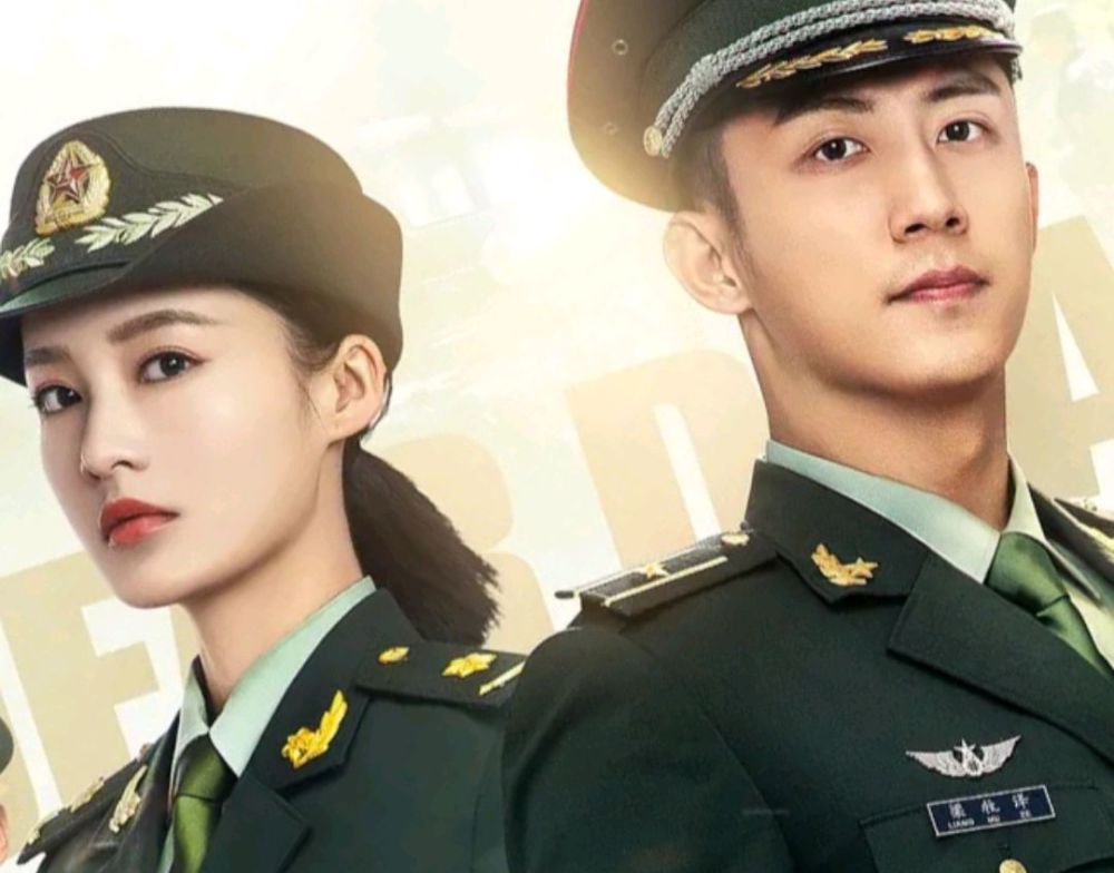 这部剧是由黄景瑜李沁主演的电视剧,该剧是一部主打军旅题材的小甜剧