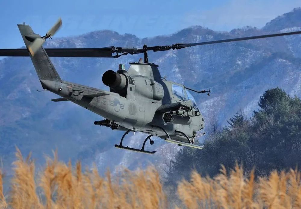 的直升机,其中专业武装直升机就有ah-1 f/s眼镜蛇,ah-64e阿帕奇两种