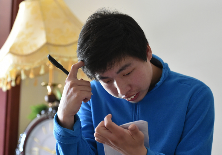 周玮因傻被拒入学2014年上节目一战成名后何去何从