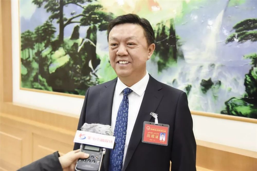 人大代表,奎屯市住建局党委书记,副局长张永峰说:"政府工作报告明确