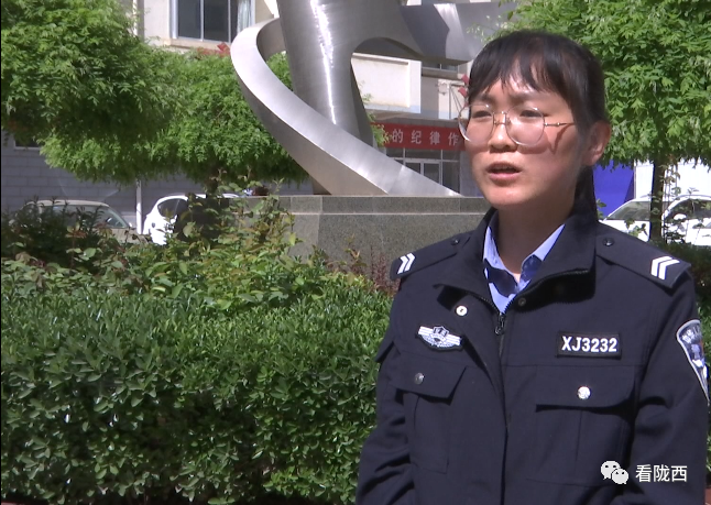 最美政法人杜琨群众贴心的户籍民警