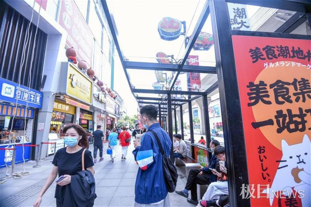 武汉街头现"美食驿站"