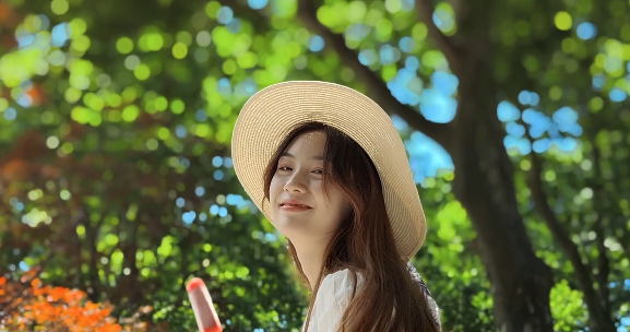 视频拍摄大升级!reno6上线焕采光斑人像,手机也能拥有后期质感