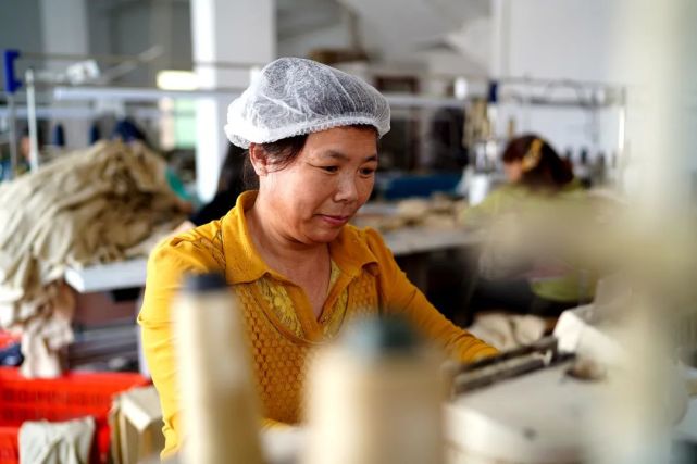 尘肺病人直播"卖唱":半年涨粉28人,挣了3.85元