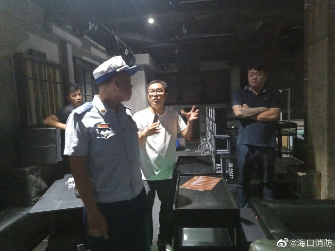 海口龙华消防深入琼派酒吧进行消防安全检查