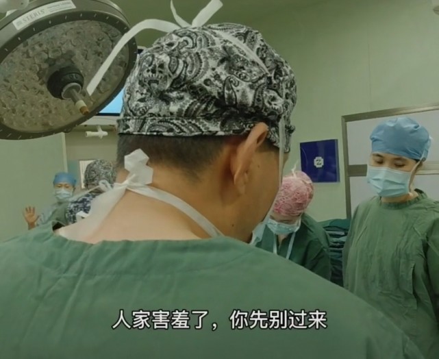 杭州女子妇科手术由男同学主刀,女医生安慰:他记不得你的什么样