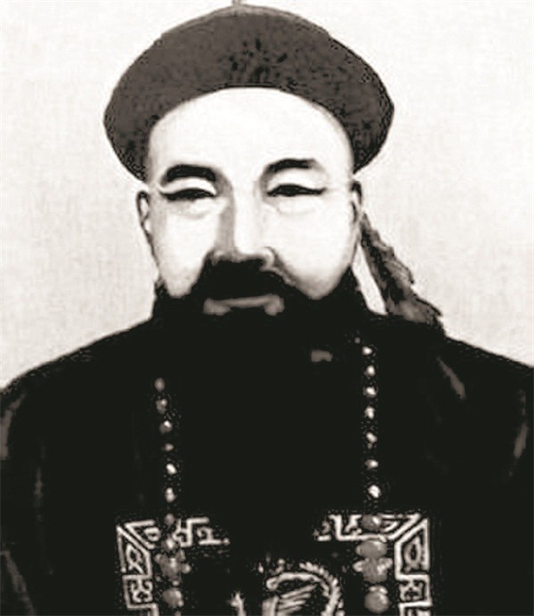 一是林则徐,这也是道光帝最终选用的大臣;一是琦善,当时他在天津负责