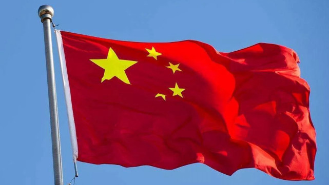 人可以在去世后遗体上覆盖国旗,可能没有人能够给出一个具体的标准