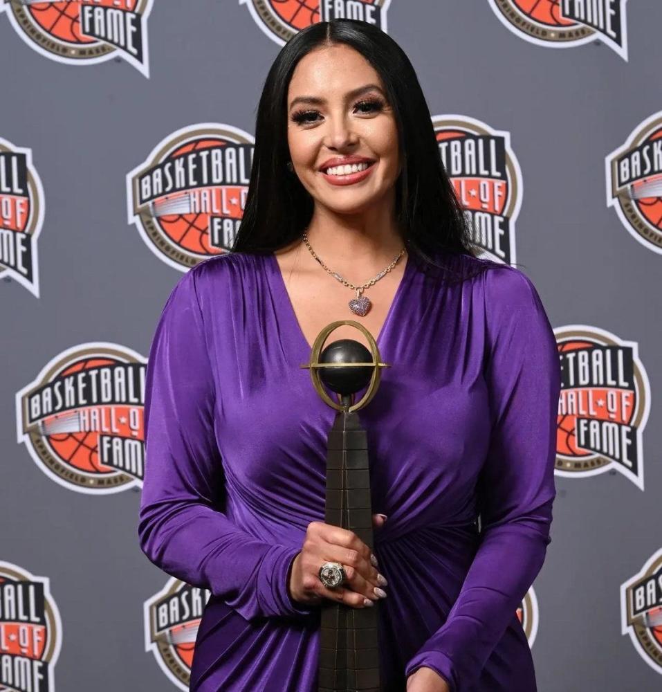 39岁瓦妮莎身材太完美,单身一年后气血恢复,身材不输卡戴珊_腾讯新闻