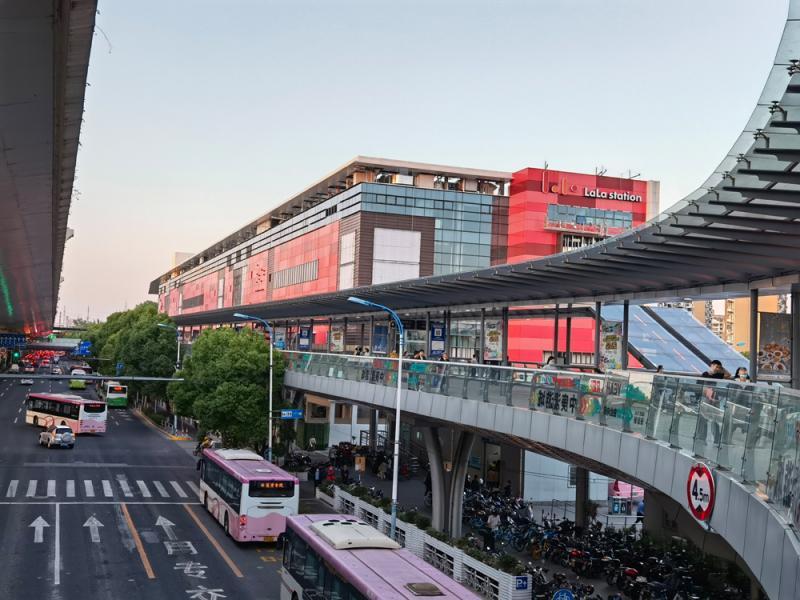 闵行引入日式商业旗舰上海轨交莲花路站上盖商业建筑主体完工